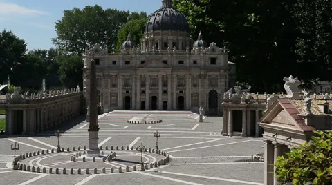 Saint Peter square and basilica Video stock 1899017