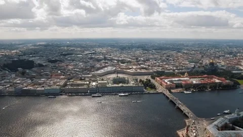 Saint Petersburg Palace Square, Neva river with a bridge, panoramic drone view Vídeo Stock 319829889
