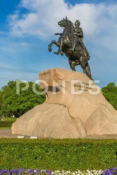 SAINT PETERSBURG, RUSSIA - MAY 30, 2015: Bronze Horseman equestrian statue of Stock Photos