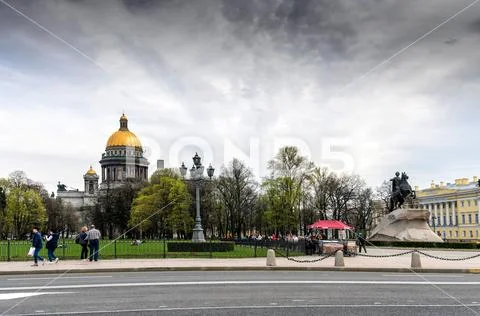 Saint-Petersburg, Russia, May 6, 2015: The Bronze Horseman is an equestrian Stock Photos