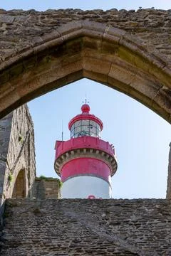 Saint?Mathieu Lighthouse Framed by Gothic Arches of Abbey Ruins, Plougonvel.. 写真素材