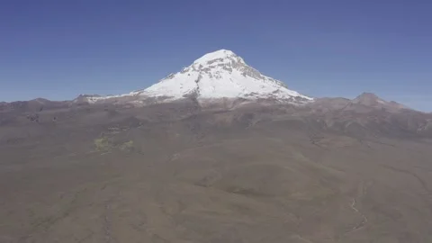 Sajama Volcano 4K drone tracking aerial, Altiplano, Boliva, South America Stock Footage 262951273
