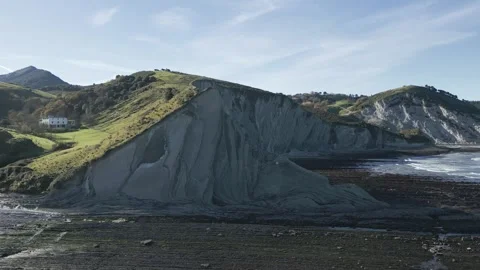 Sakoneta beach flysch rock formations in Basque Country 스톡 동영상 334248382