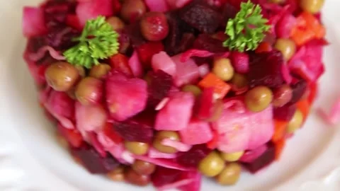 Salad beetroot and vegetables meatless dish beet, cabbage, onion, green peas Vidéo 344990936