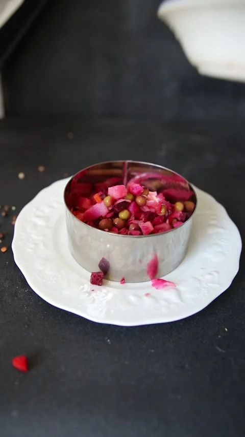 Salad beetroot and vegetables meatless dish beet, cabbage, onion, green peas Vidéo 344990940
