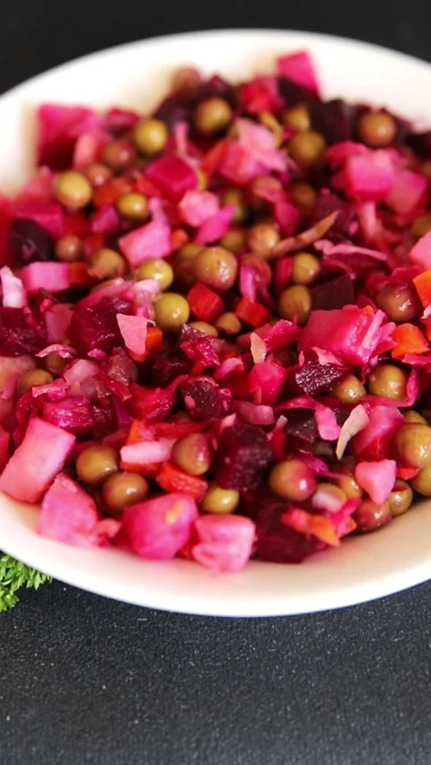 Salad beetroot and vegetables meatless dish beet, cabbage, onion, green peas Vidéo 344990947