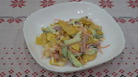 Salad with chips Video stock 170504839