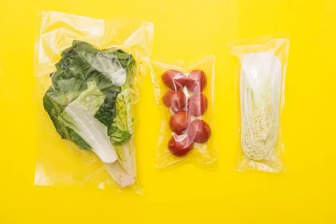 Salad dinner set: lettuce, tomatoes, peking cabbage, A set for delivering foo Foto stock