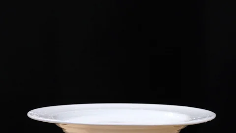 Salad drop on a white plate Vidéo 96029656