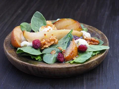 Salad of pears, spinach, nuts 스톡 사진