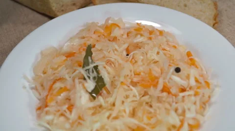 Salad of pickled cabbage with carrots, bay leaf and allspice 動画素材 59081013