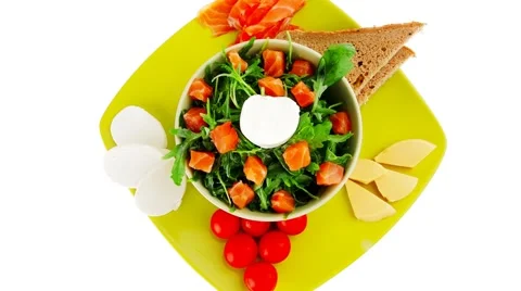 Salad with salmon on bread Vídeos de archivo 45040380