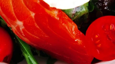 Salad with salmon on bread with tomatoes Vídeos de archivo 48168835