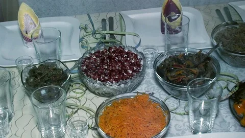 Salads on the festive table Vídeos de archivo 76020711