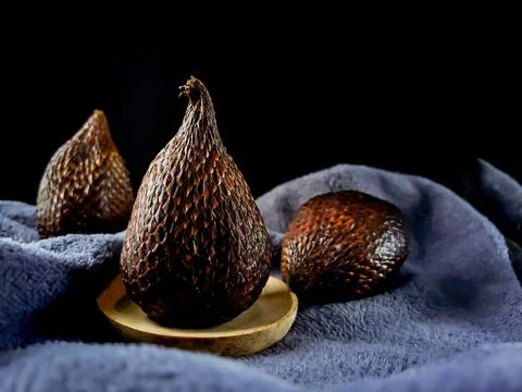 Salak is a type of palm fruit commonly eaten. snake fruit, its scientific n.. Stock Photos