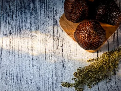Salak is a type of palm fruit commonly eaten. snake fruit, its scientific n.. Stock Photos