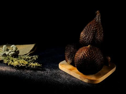 Salak is a type of palm fruit commonly eaten. snake fruit, its scientific n.. Stock Photos