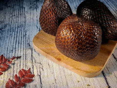 Salak is a type of palm fruit commonly eaten. snake fruit, its scientific n.. Stock Photos