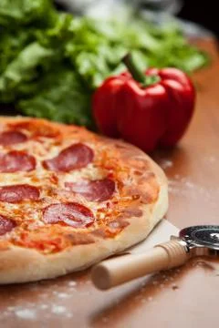 Salami pizza on the table Foto stock