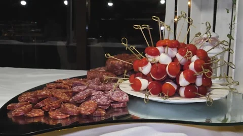 Salami platter Vídeo Stock 240982500