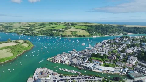 Salcombe and Mill Bay over Kingsbridge Estuary from a drone, Devon, England Vidéo 280090129