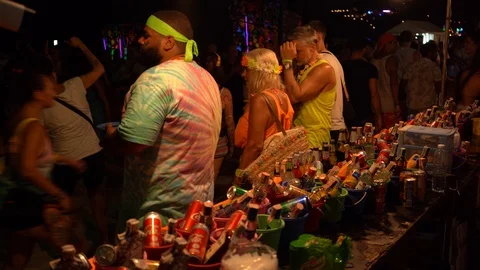 Sale of alcoholic and soft drinks on Haad Rin beach Stock Footage 106967965