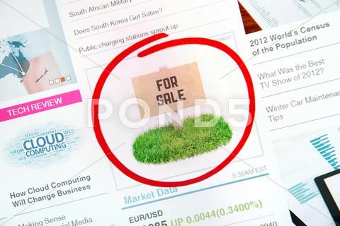 Sale sign on internet advertising Stock Photos