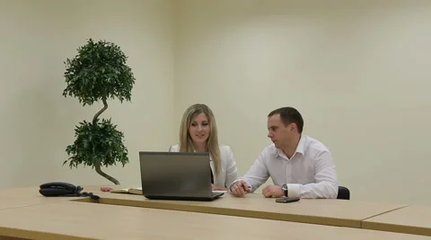 Sales manager talking to client, business presentation on laptop Stock Footage 61318451