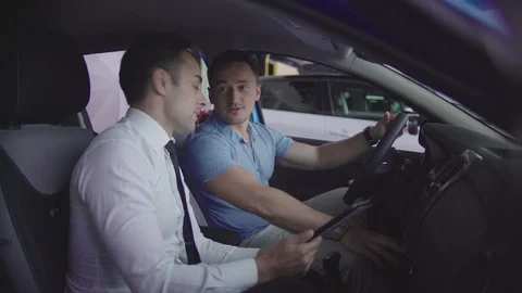 Salesman speak with client in the car. Video stock 92666322