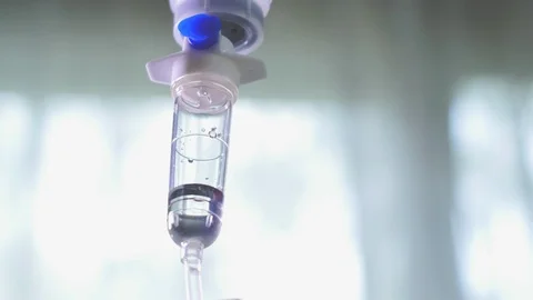 Saline drip medical,IV Drip Solution Vídeos de archivo 126595347