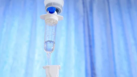 Saline drip medical,IV Drip Solution Vídeos de archivo 126595419