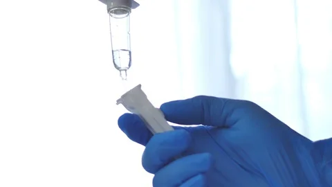 Saline drip medical,IV Drip Solution Vídeos de archivo 126595548