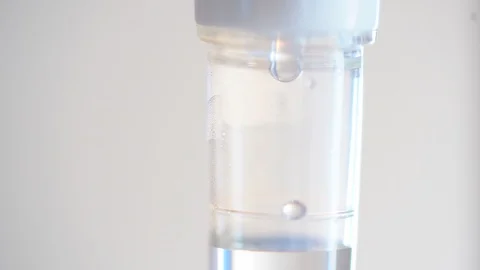 Saline solution medicine for emergency people patient in hospital  Vidéo 98746499