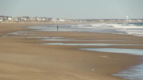 Salisbury Beach MA man on beach 動画素材 10723408