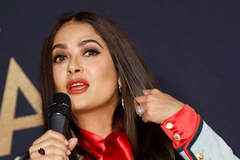 Salma Hayek does not share on Instagram problems of Mexico to avoid damaging ima Stock Photos