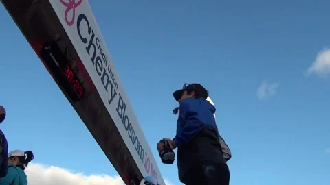 SALMINI - 04022310 - RUNNERS START CHERRY BLOSSOM TEN MILE RUN IN D.C. WASHI Video stock 237719834