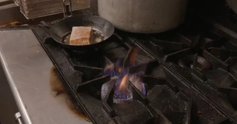 Salmon cooking from above Vídeos de archivo 60063088