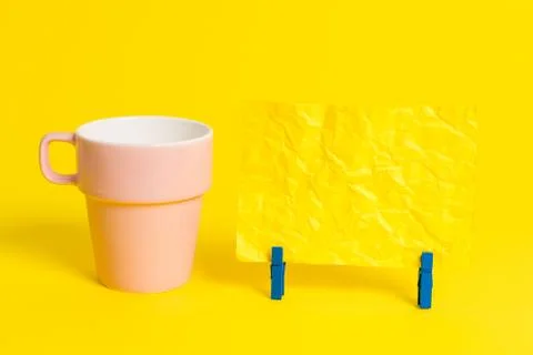 Salmon cup and a empty note paper pinned in a blue clothespin. Square rectangle Foto stock