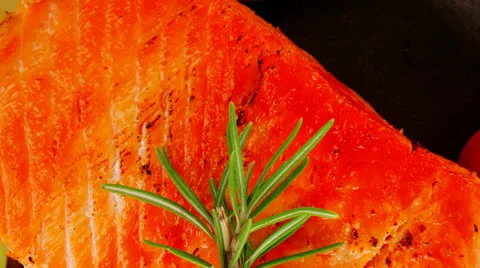 Salmon on iron pan Vídeos de archivo 26367058