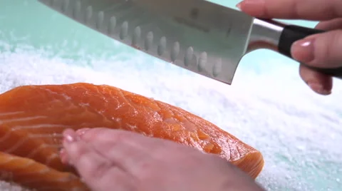 Salmon slicing in slow motion Video stock 49032408