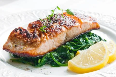Salmon with spinach Фото