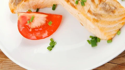 Salmon strips on white dish Vídeos de archivo 88918950