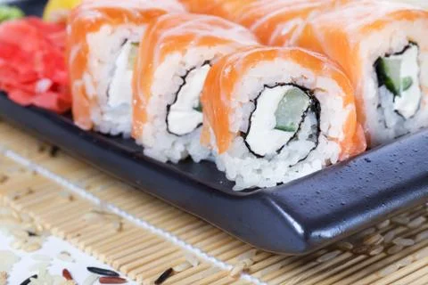 Salmon sushi rolls Stock-Fotos