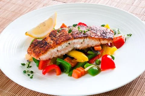 Salmon with vegetables Foto stock