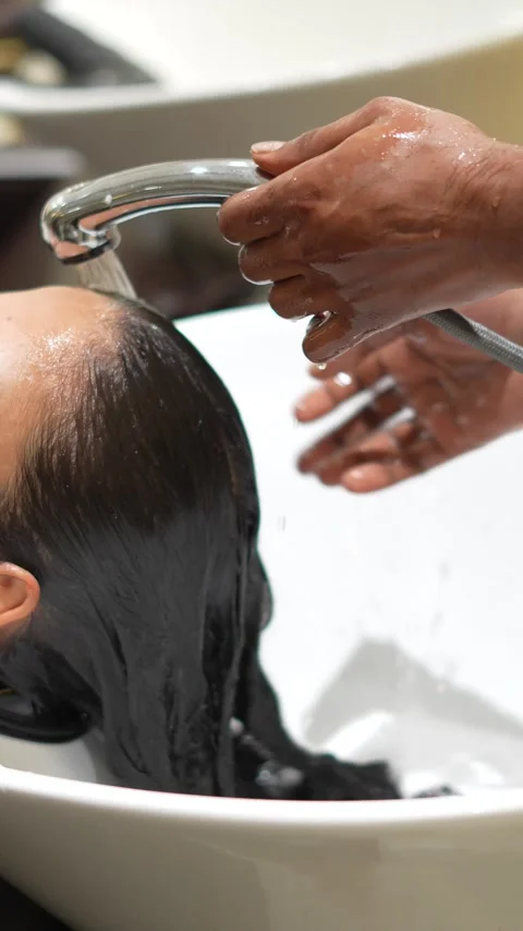 Salon Head Wash Using Shower Spray  Relaxing Hair Rinse Видео 325528781