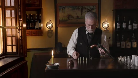 Saloon keeper loading pistol Stockbeeldmateriaal 340239784