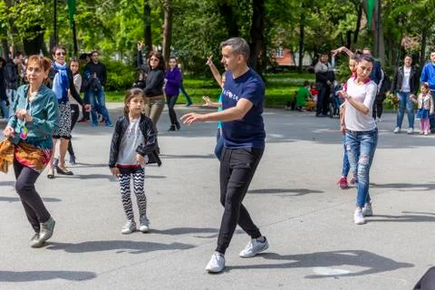 Salsa dance lesson in a park 스톡 사진