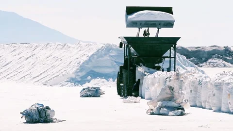 Salt Extraction with Wheel Loader, Salinas Grandes, Argentina - Slow Motion 스톡 동영상 103913436