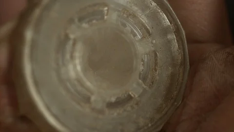 Salt falling off from a salt grinder close up 4K 1000FPS Video stock 90898711