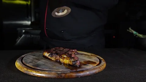 Salt falls on beef steak close-up Vídeo Stock 74801359